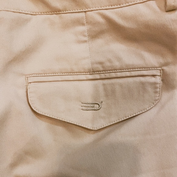 ❤️4/$40 SALE! ❤️ Dockers Ladies’ Golf Shorts - Picture 3 of 6